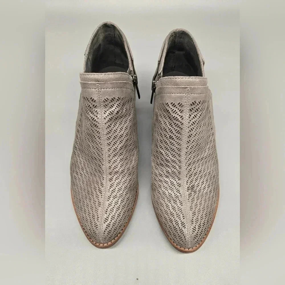 Woman Vince Camuto bootie size 7.5 - Picture 3 of 8